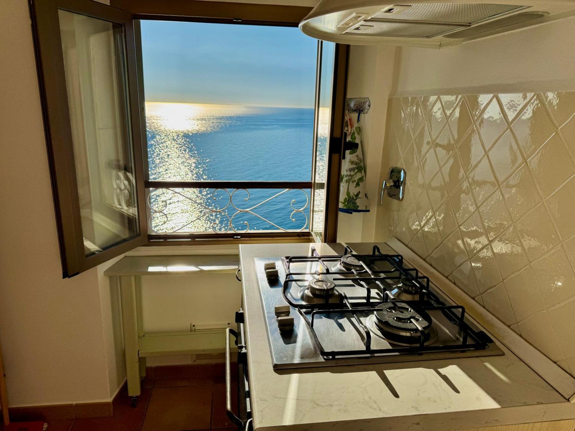 Kiss Of Sea - Balzi Rossi & Baia Beniamin Apartment Ventimiglia Exterior photo